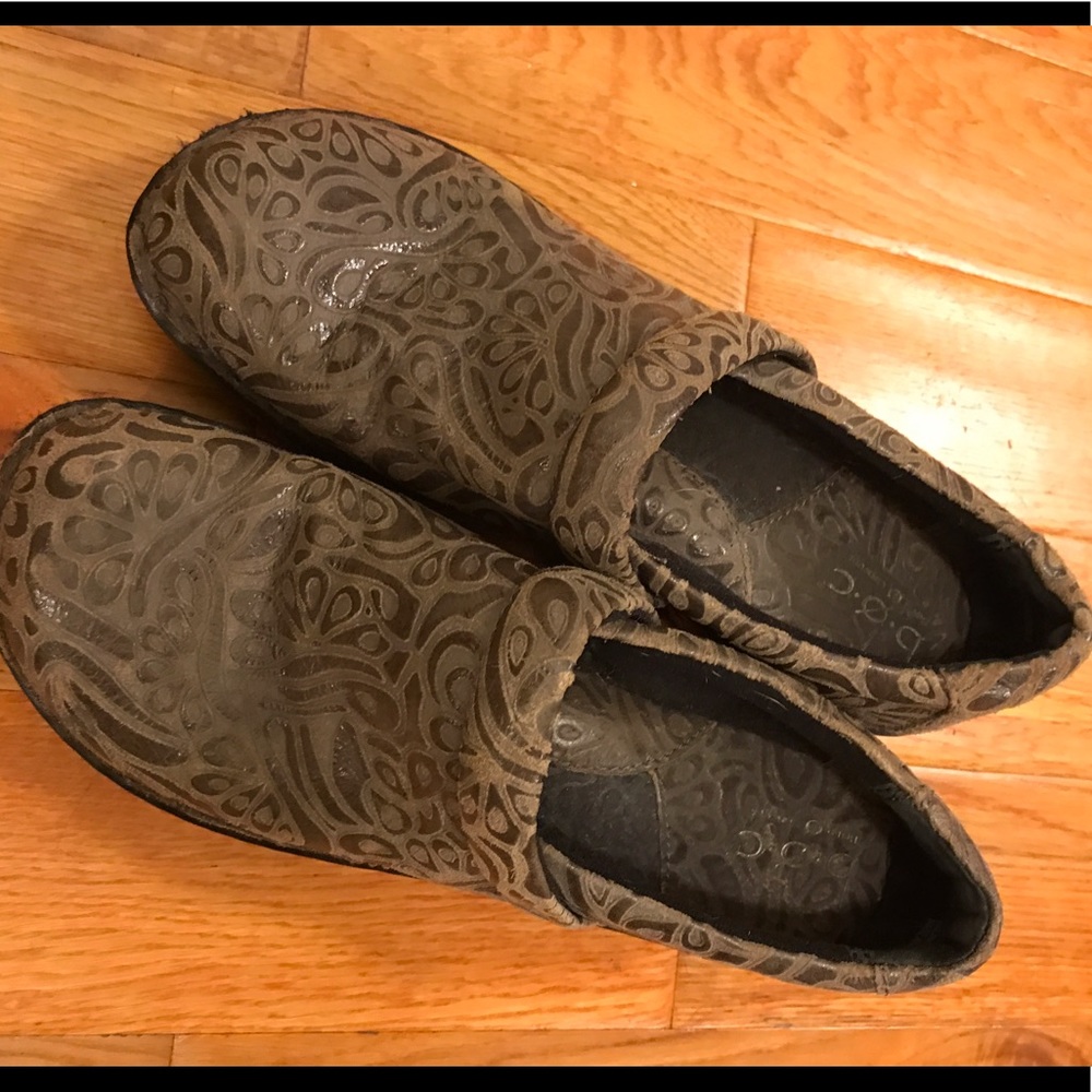 B.O.C. Brown print clogs