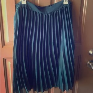NWT Charlotte Russe Pleated Midi Skirt