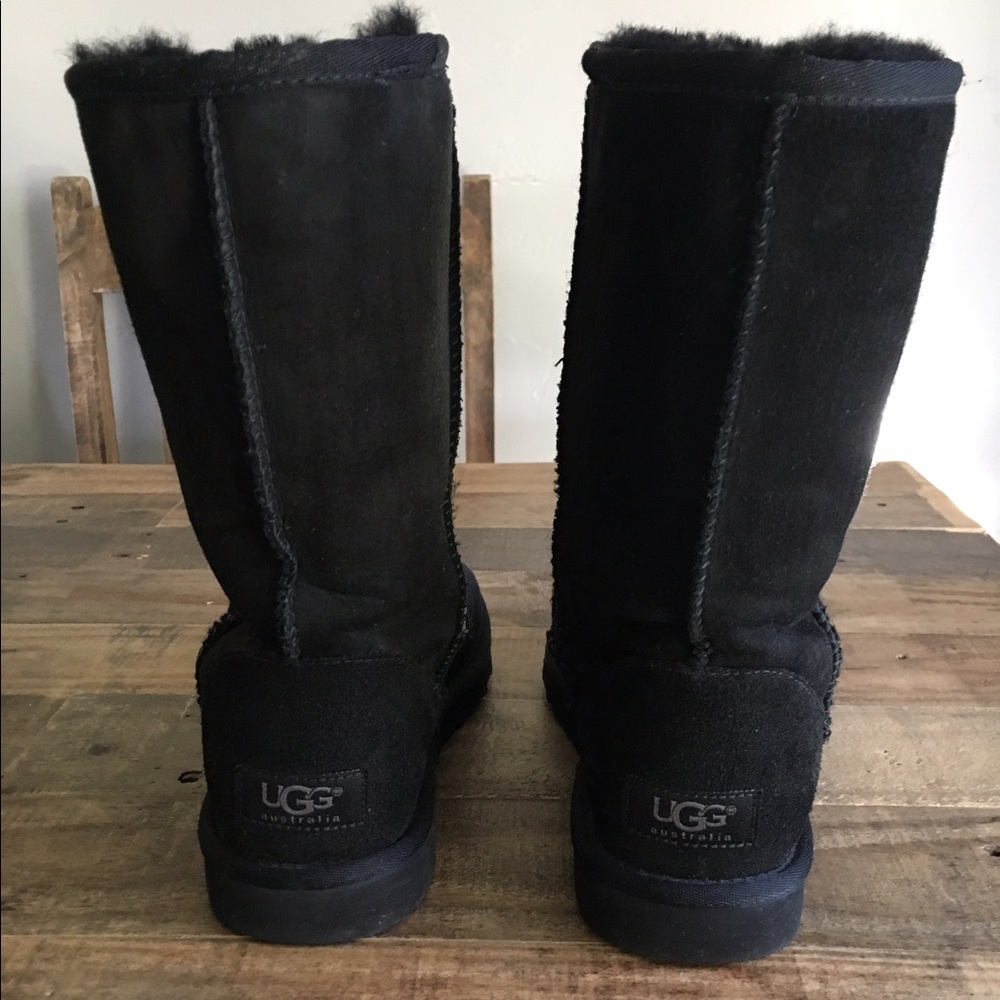 UGG Classic Short Black size 6