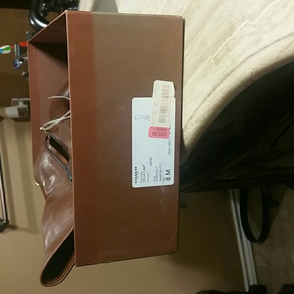 Coach - Picture 4 of 4