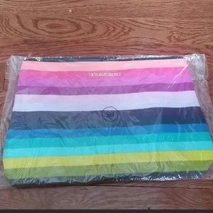 Victoria's Secret clutch ‼️FINAL MARKDOWN ‼️