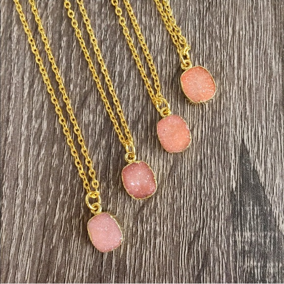 💫LAST Peach Druzy Necklace - Picture 3 of 8
