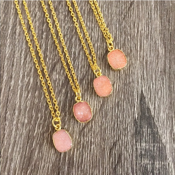 💫LAST Peach Druzy Necklace - Picture 7 of 8