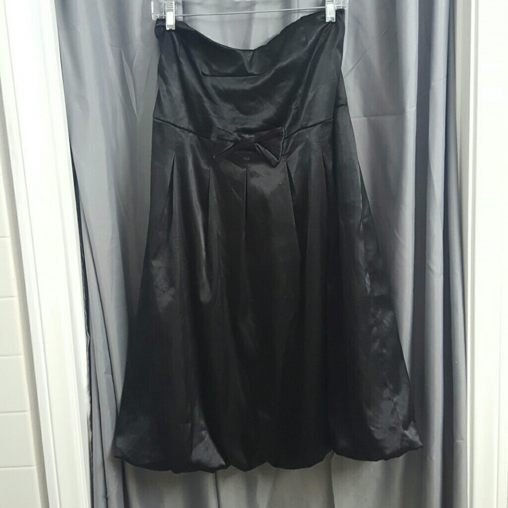 🎊HP🎊 ➕ Black satin strapless bow bubble dress