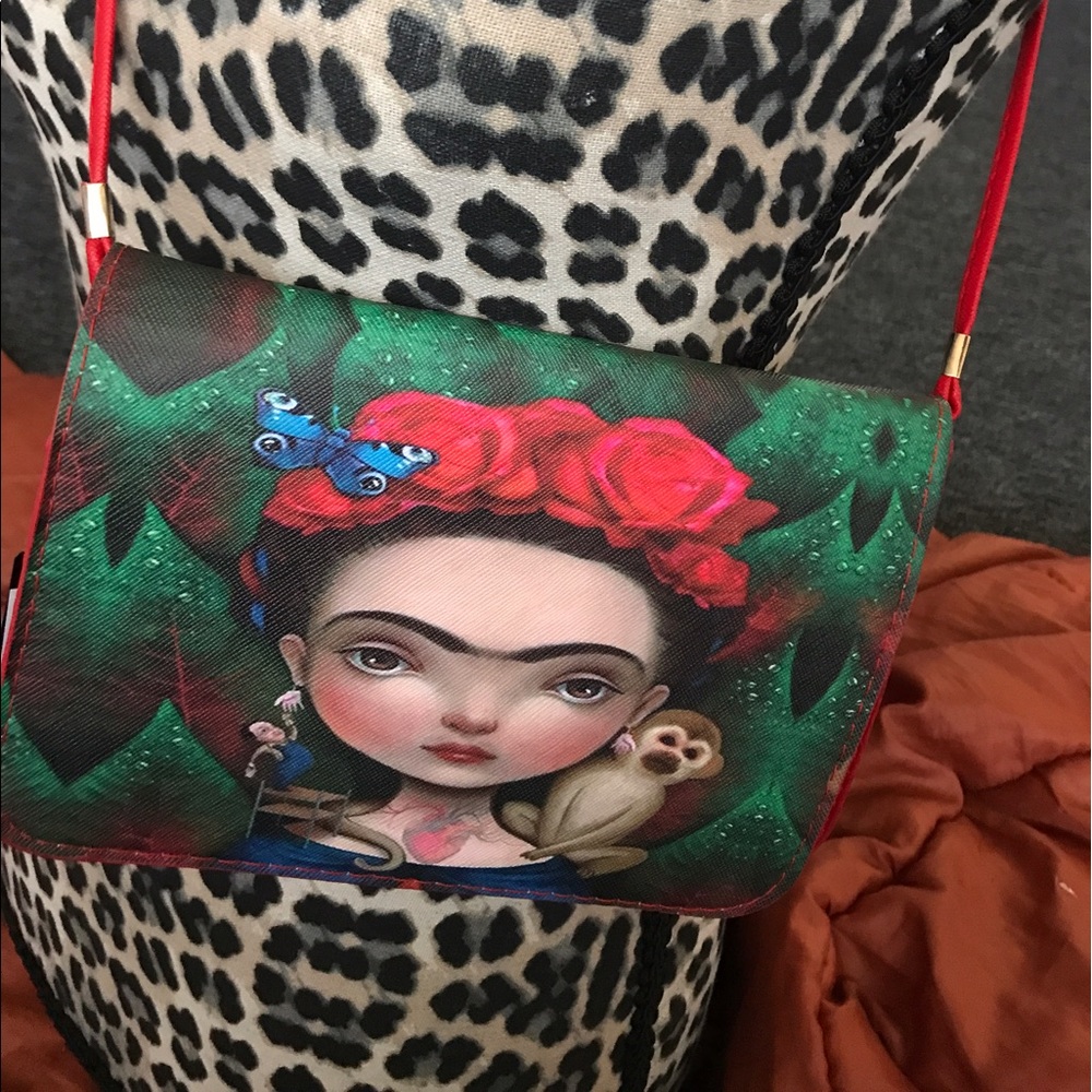 💃🏼New Frida Kahlo cross body bag wit ♥️free item