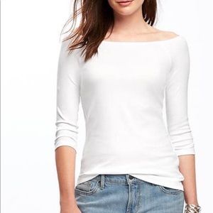 🎉💋💋White off the shoulder top 💋💋💋