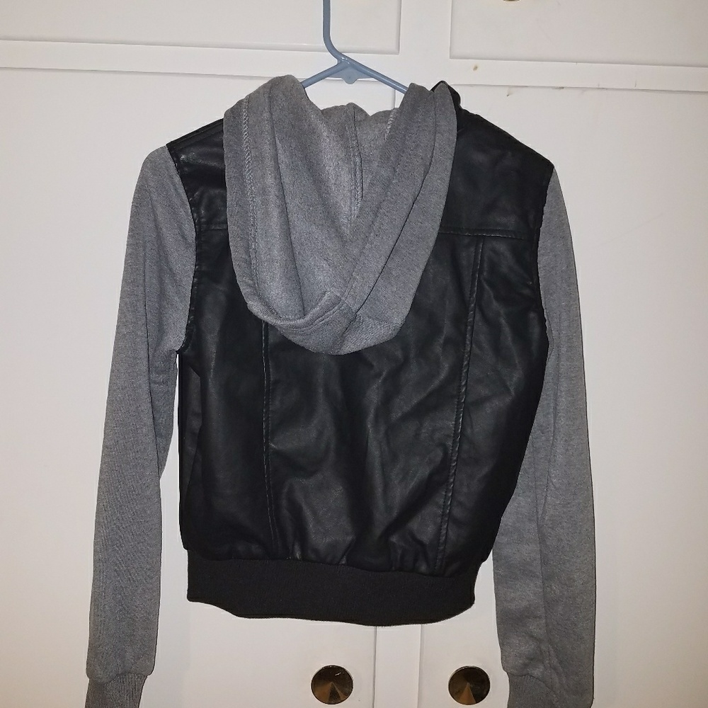 Leather jacket - Picture 2 of 2