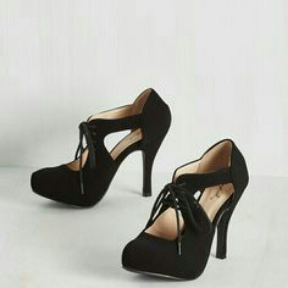 Jaunts and Needs Heel in Black