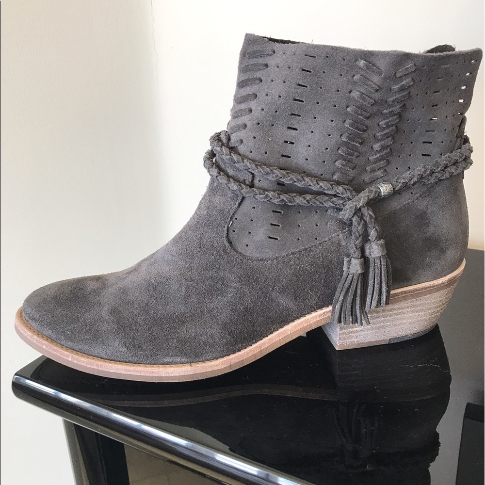 New Dolce Vita women's brown suede booties