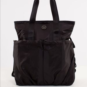Lulu lemon Flow & Go Bag