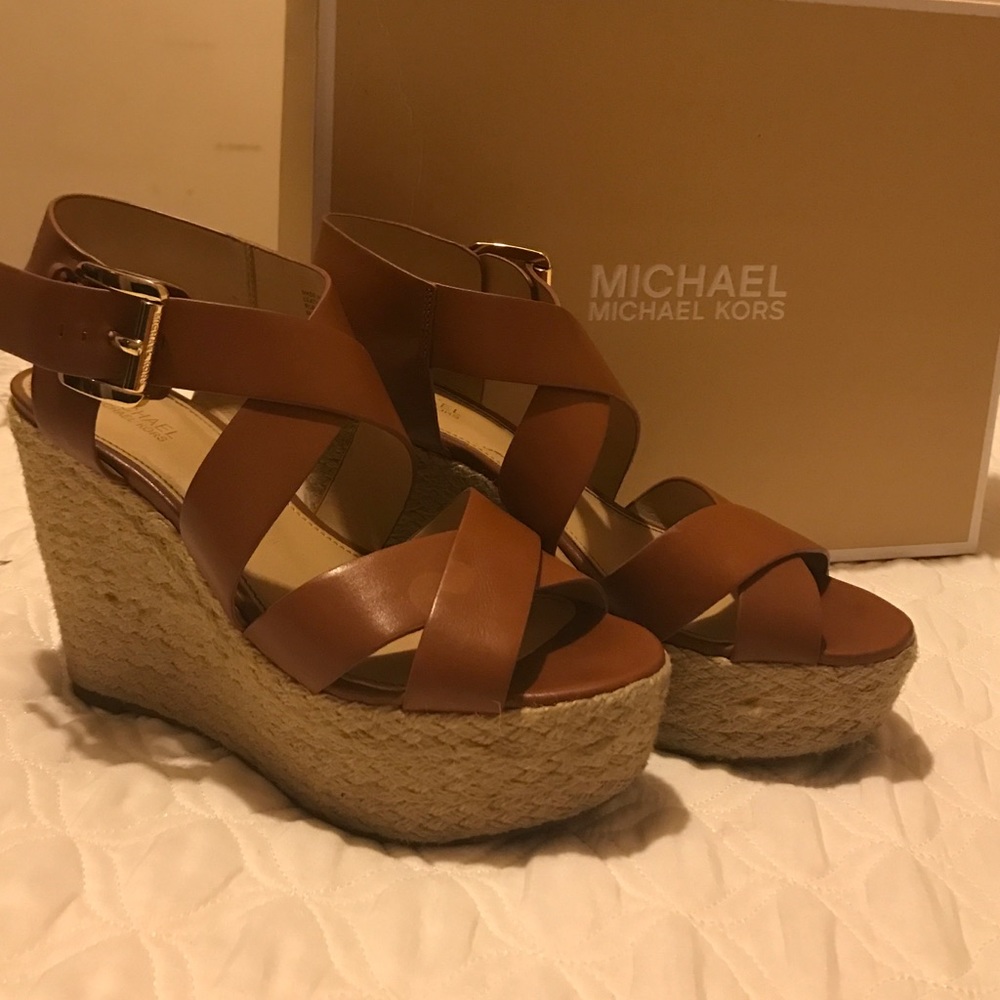 MK WEDGES 😏