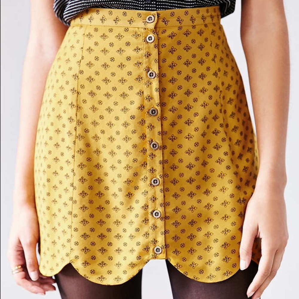 Women's scalloped circle skirt