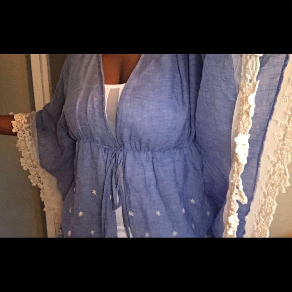 Chambray top with Cream Crochet Lace Details - Picture 3 of 4