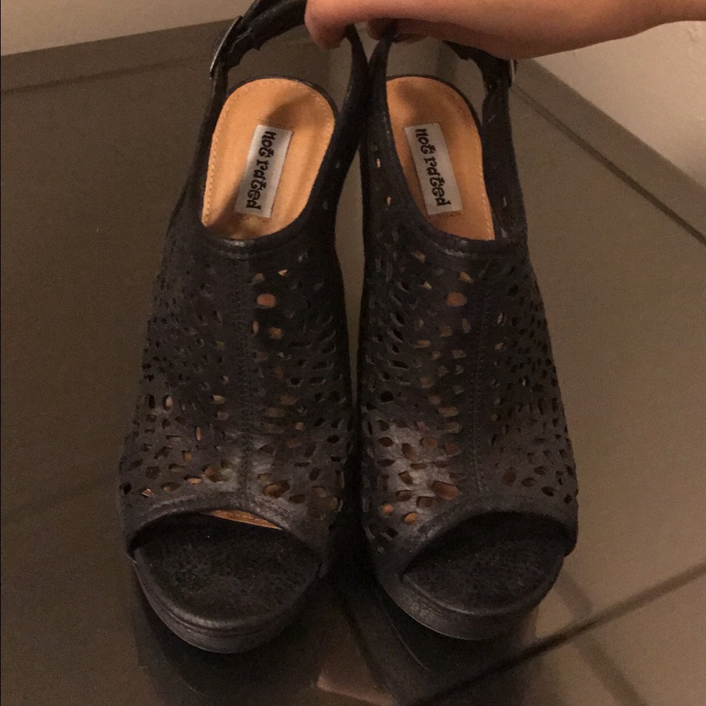 Black wedges