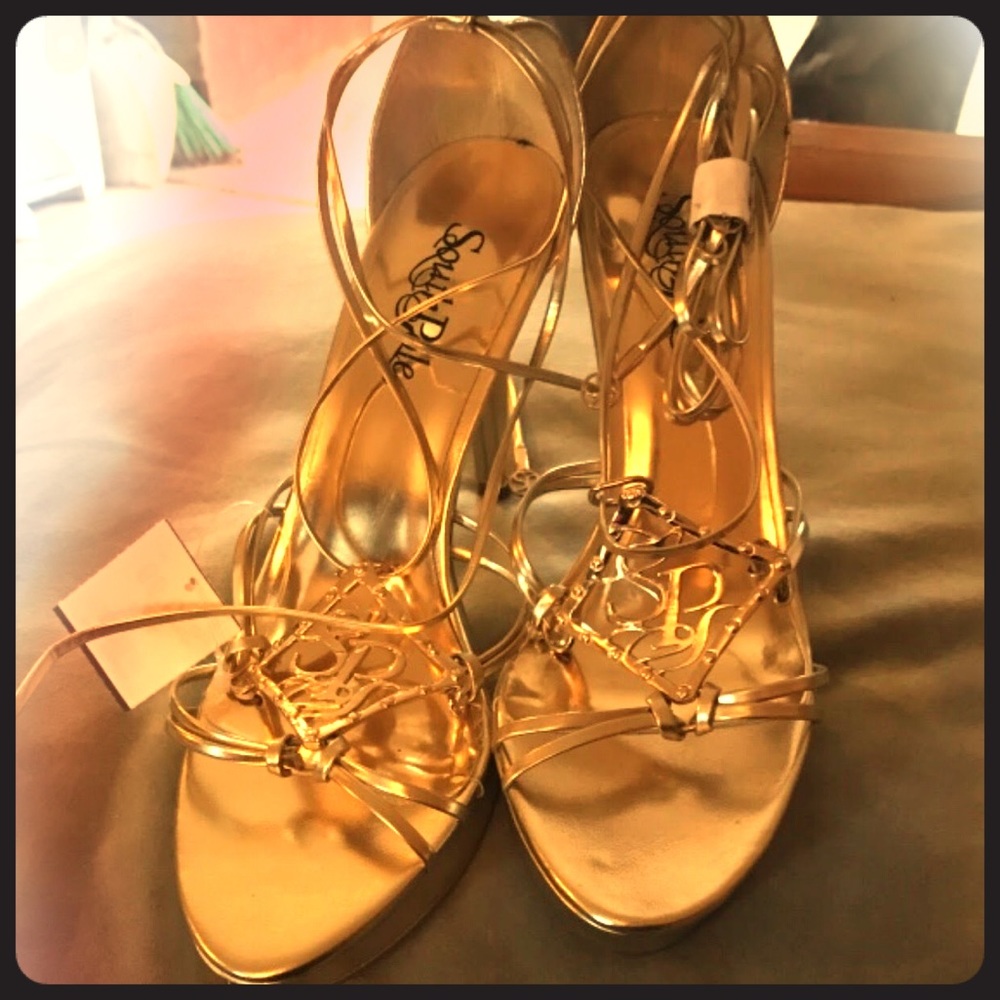 South Pole Gold Heels