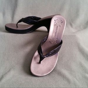 Hush Puppies heeled sandals size 8-leather upper