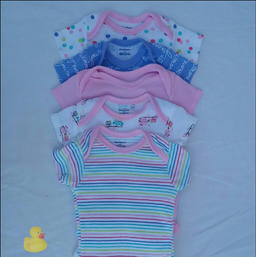 Lot of 5 onesies Gerber 100% Cotton 6-9M