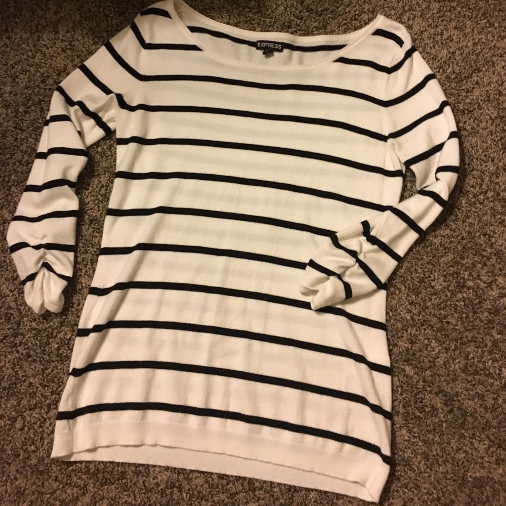 EXPRESS BLK/W STRIP SWEATER// ROUSING ON SLEEVES😻