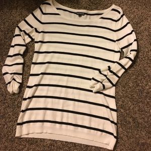 EXPRESS BLK/W STRIP SWEATER// ROUSING ON SLEEVES😻