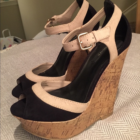 🆕Black and Tan Forever 21 wedges - Picture 1 of 8