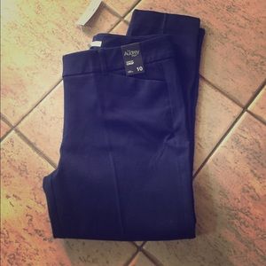 New York & Company Slimming Crop in Navy