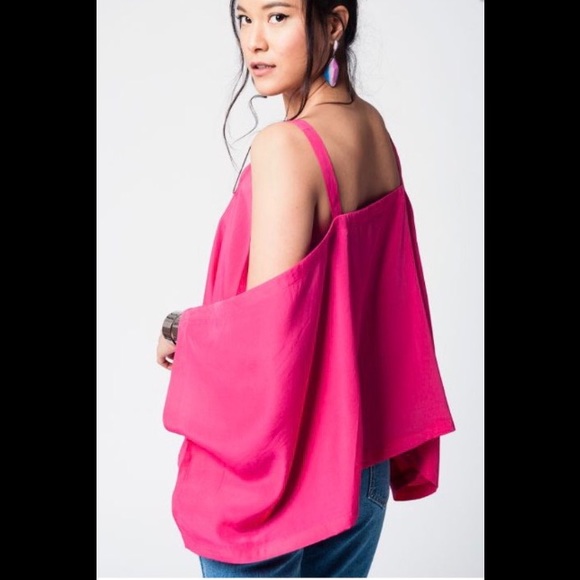 RESERVED/SOLD✨Size M Fuchsia Cold Shoulder Top - Picture 2 of 8