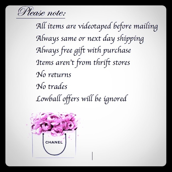 RESERVED/SOLD✨Size M Fuchsia Cold Shoulder Top - Picture 6 of 8