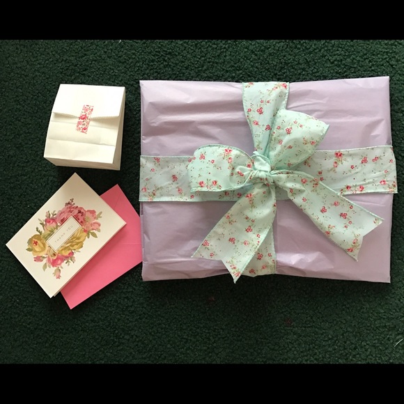 RESERVED/SOLD✨Size M Fuchsia Cold Shoulder Top - Picture 8 of 8