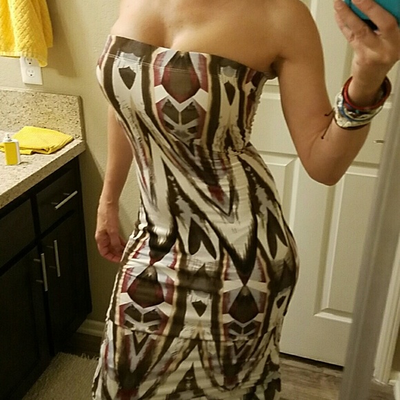 Strapless Midi Dress Form fitting w colorful print - Picture 2 of 3
