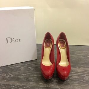 Miss Dior Magenta Pump