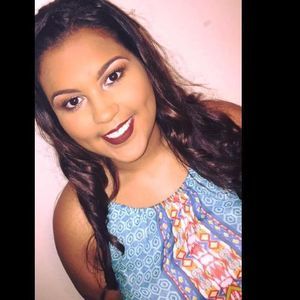 Meet your Posher, Alexis