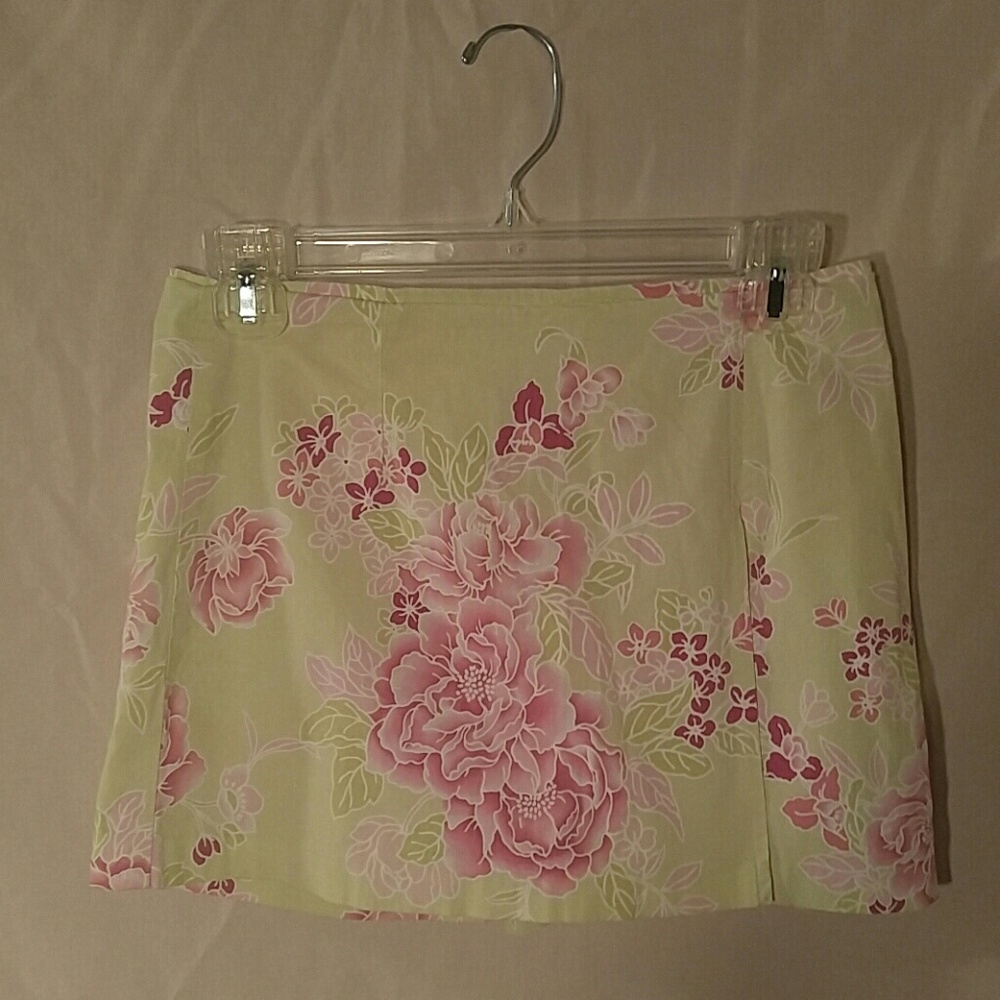 Super cute floral skort.