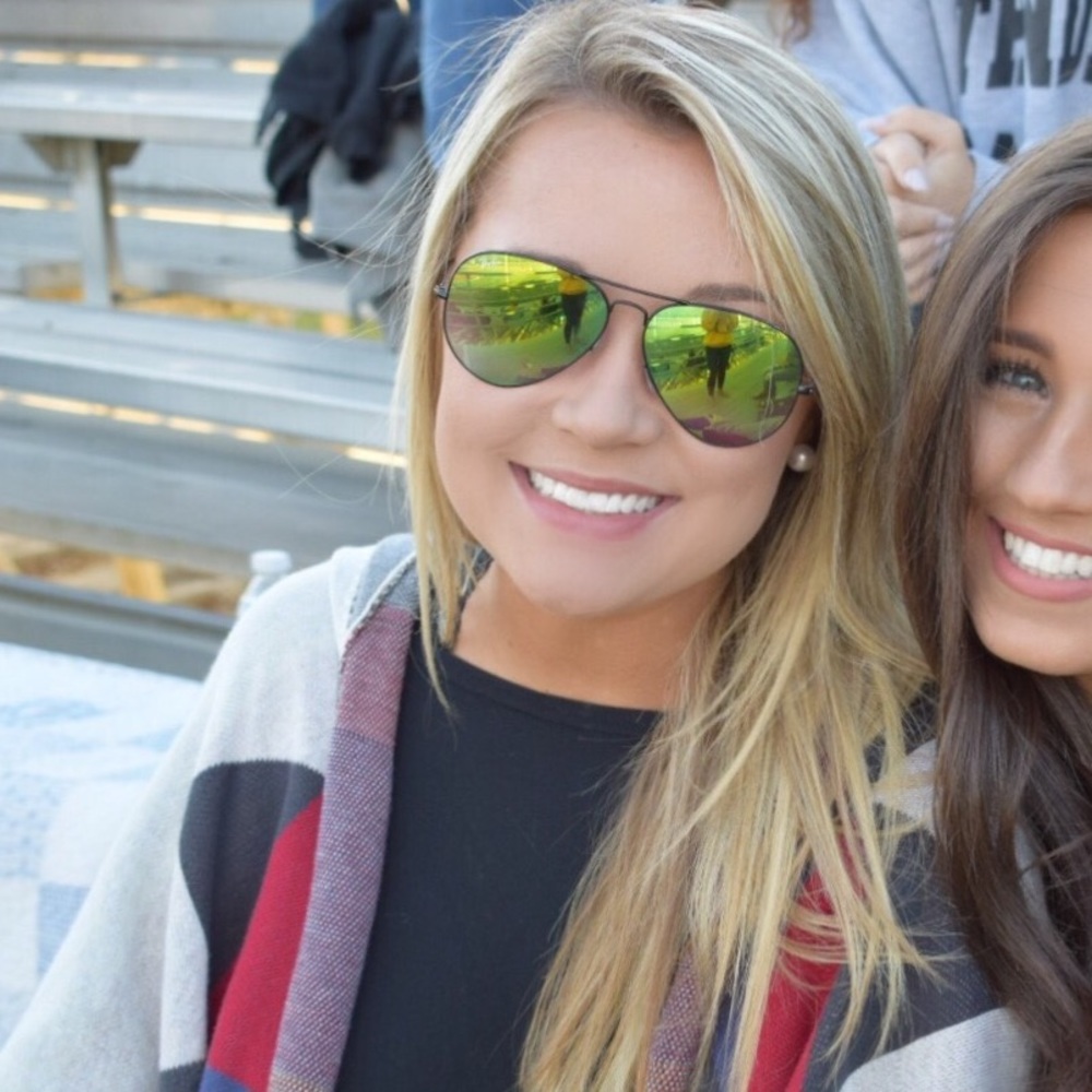 Meet your Posher, Tomi michele