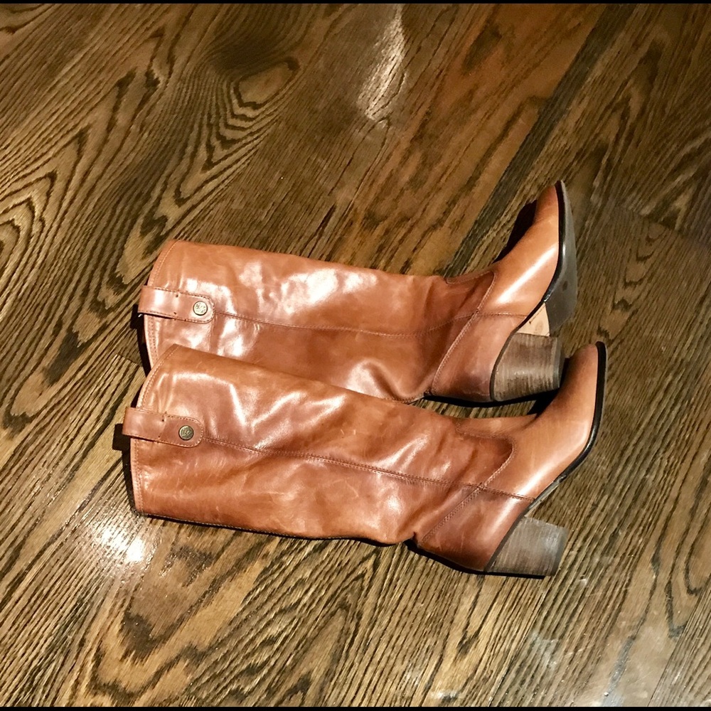 🗣SALE! Vince Camuto boots. Priced to sell! New
