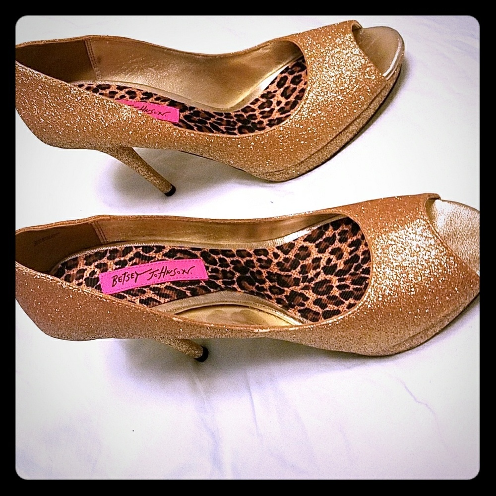 Beautiful gold Betsy Johnson heels