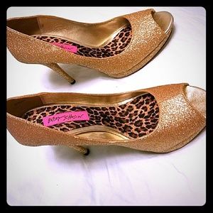 Beautiful gold Betsy Johnson heels