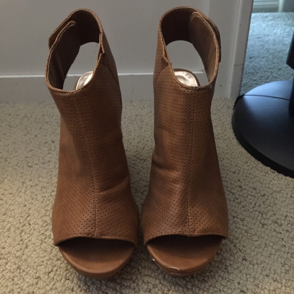 Madden Girl Cognac/Tan Wedges Open Toe
