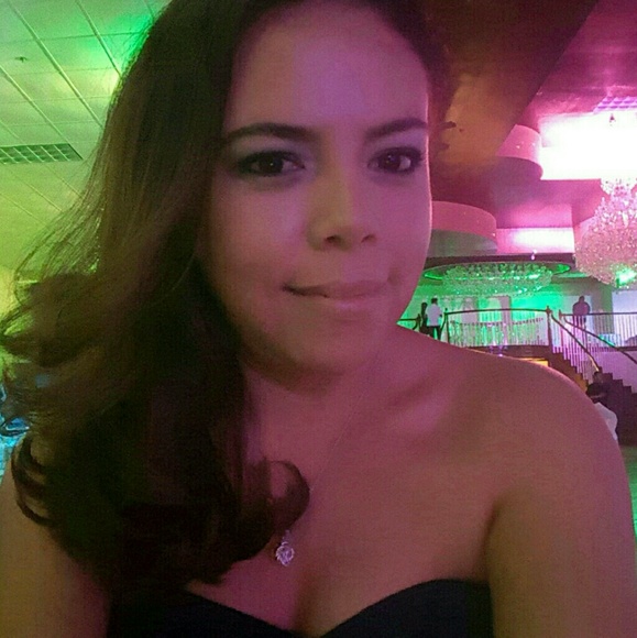 Meet your Posher, Angelica - Picture 3 of 4