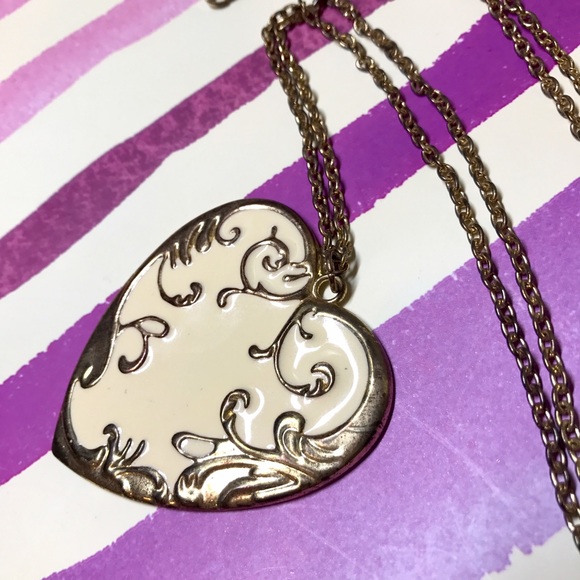 ✨Vintage style heart necklace✨ - Picture 3 of 5