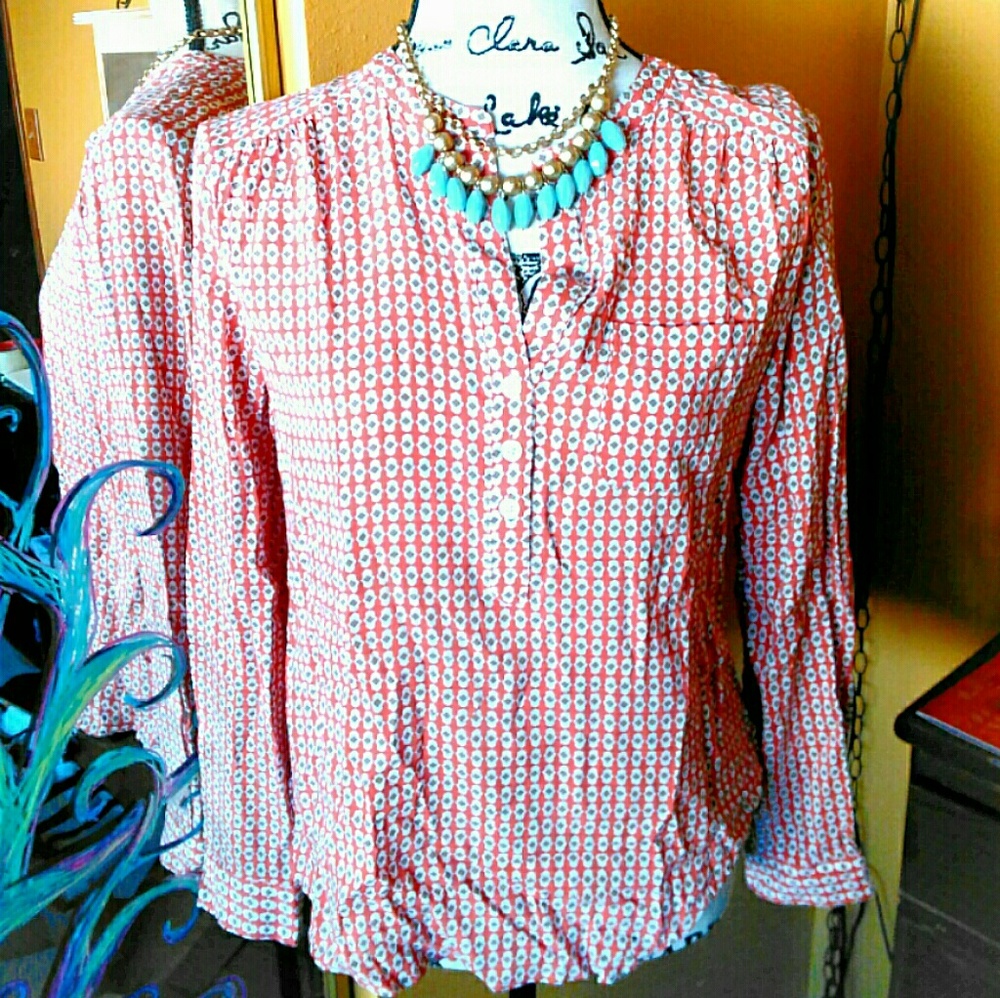 🎉HP🎉 LOFT Button Blouse