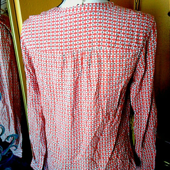 ๐HP๐ LOFT Button Blouse - Picture 2 of 3