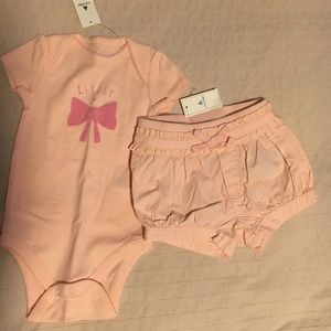 NWT girls Gap outfit, both 6-12mos