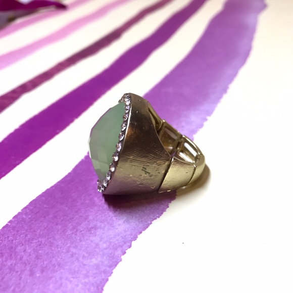 💍NWOT Vintage style ring with green stone 💎 - Picture 3 of 6