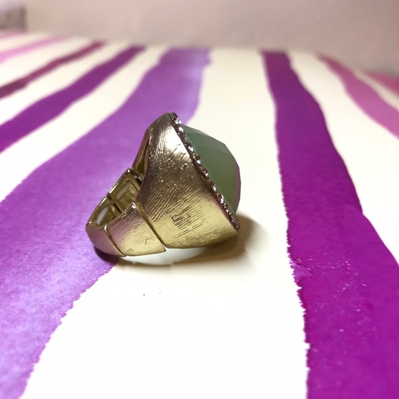 💍NWOT Vintage style ring with green stone 💎 - Picture 5 of 6