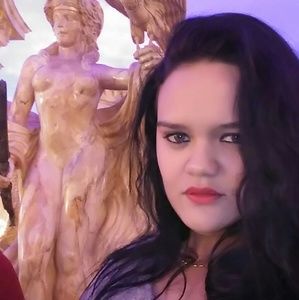 Meet your Posher, Claudia