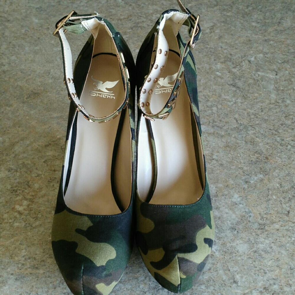 CLOSET CLOSING Like new Sheikh camo heels