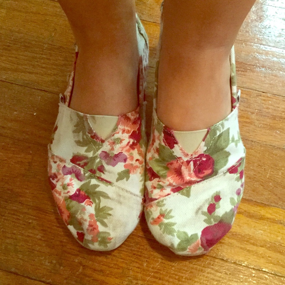 TOMS- Floral Print
