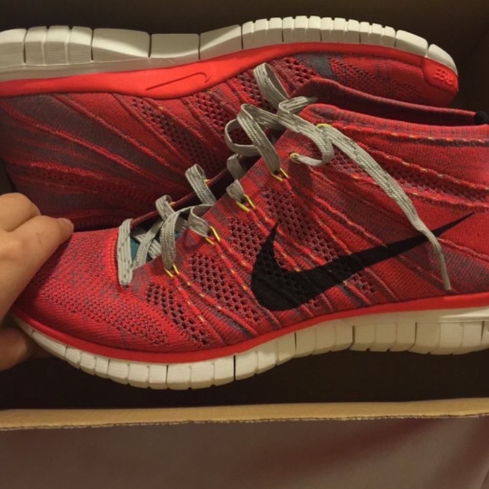 Nike flyknit chukka red