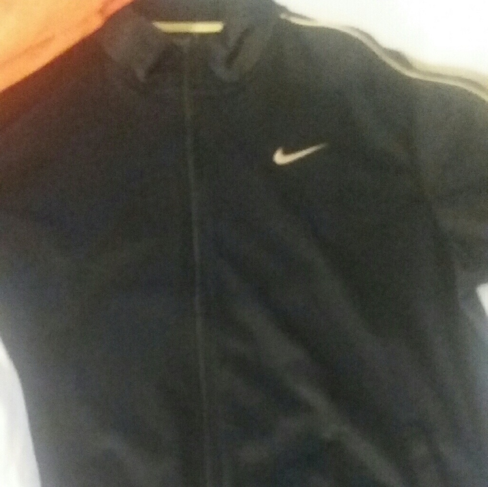 4 zip ups 2 pairs of sweat pants