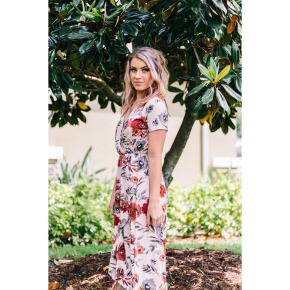 Blush Floral Dress - Picture 4 of 5
